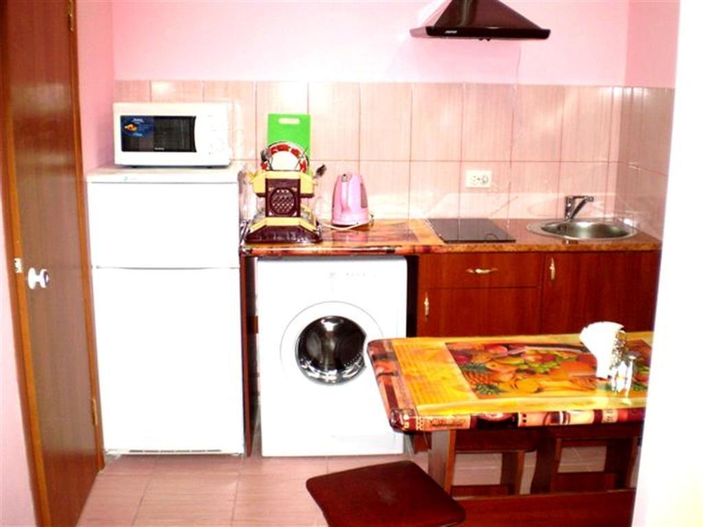 2 КОМНАТЫ 4 дивана ЧКАЛОВА-САДОВАЯ Сити центр 2 этаж WI-FI 2 этажный отдельный дом Николаев Номер фото