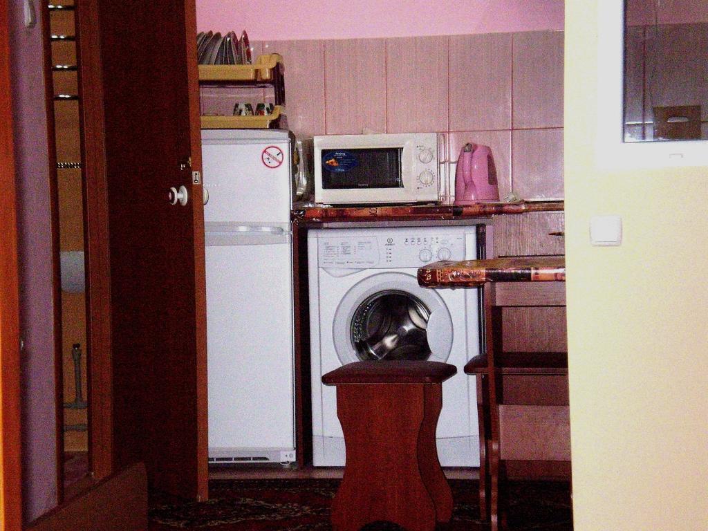 2 КОМНАТЫ 4 дивана ЧКАЛОВА-САДОВАЯ Сити центр 2 этаж WI-FI 2 этажный отдельный дом Николаев Номер фото